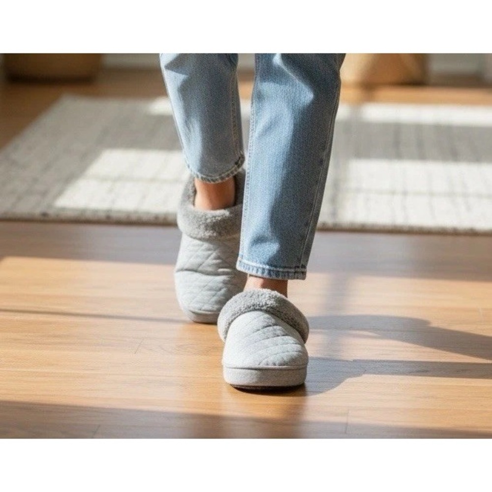 Dearfoams Women's Large 9-10 Gray Quilted Memory Foam Slippers NWT